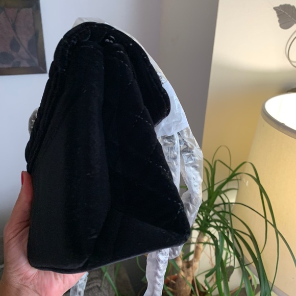 Authentic KURT GEIGER LONDON Velvet magnetic closure convertible Crosby/Shoulder - Picture 9 of 16